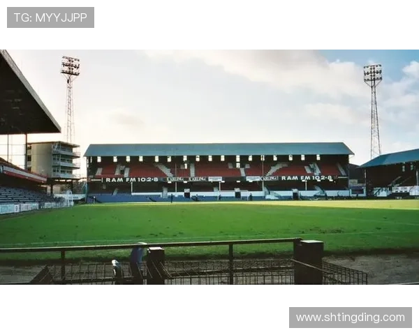 德比郡足球俱乐部历史回顾与发展历程分析 德比郡足球俱乐部历史回顾与发展历程分析