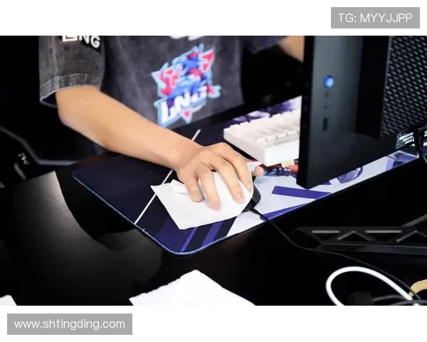 《全球电竞赛事激战正酣 电竞行业未来发展趋势引发热议》 《全球电竞赛事激战正酣 电竞行业未来发展趋势引发热议》