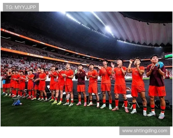 国足逆转晋级展现团队韧性新星崛起点燃球迷激情 国足逆转晋级展现团队韧性新星崛起点燃球迷激情