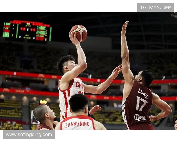 中国男篮全员备战世界杯 热身赛大胜欧洲劲旅彰显实力 中国男篮全员备战世界杯 热身赛大胜欧洲劲旅彰显实力