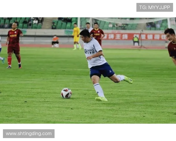 中国男足新星闪耀国际赛场展现青春力量引领球队逆转夺得关键胜利 中国男足新星闪耀国际赛场展现青春力量引领球队逆转夺得关键胜利