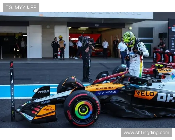 F1赛季精彩纷呈 新车技术突破 引领赛车革新与竞争激烈上演 F1赛季精彩纷呈 新车技术突破 引领赛车革新与竞争激烈上演