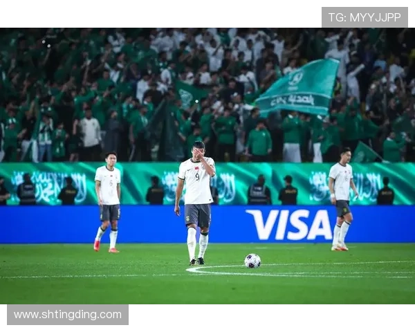 《世界杯预选赛焦点对决各大豪门迎来关键生死战》 《世界杯预选赛焦点对决各大豪门迎来关键生死战》