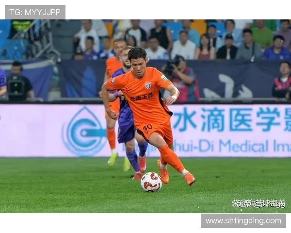 中国足球新星崭露头角,国际赛事上演精彩对决引发广泛关注