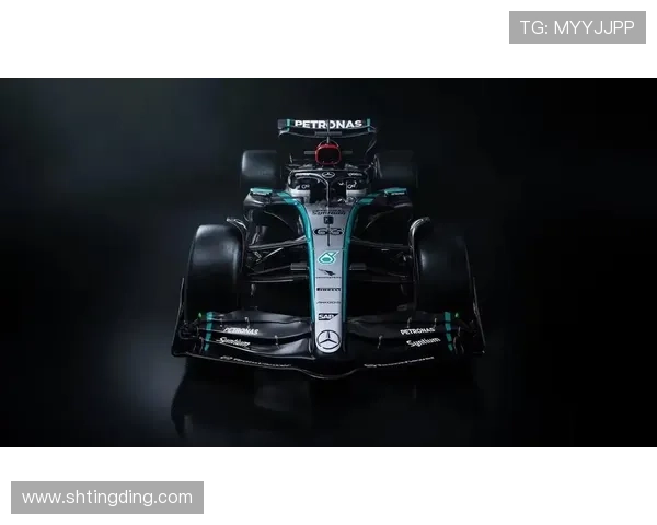 F1赛季最新动态：车队换帅与技术革新助力赛事激烈竞争