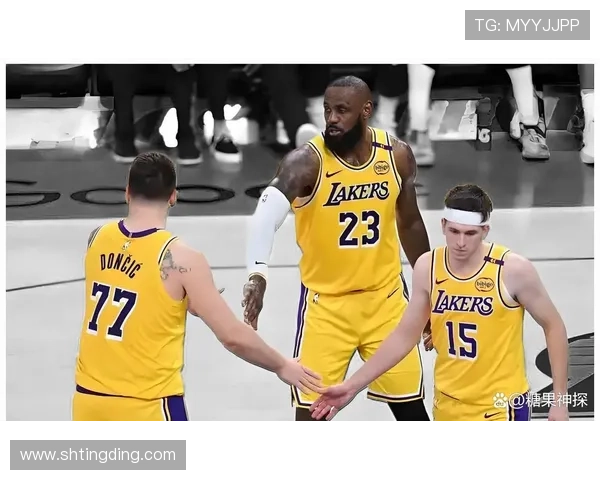 詹姆斯重返洛杉矶湖人迎新赛季，球队目标锁定总冠军争夺战